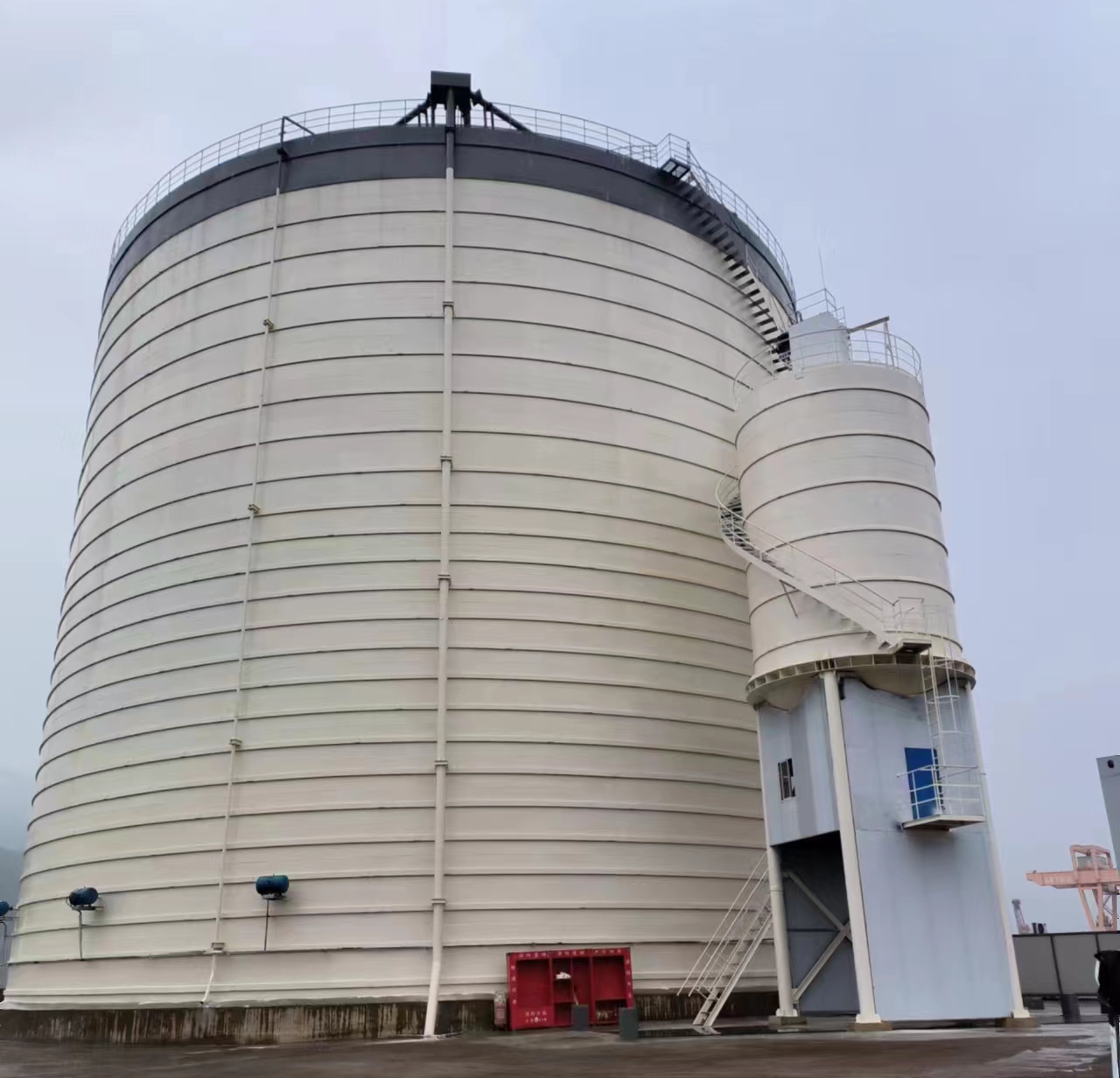 江汉石油管理局10万吨水泥钢板库